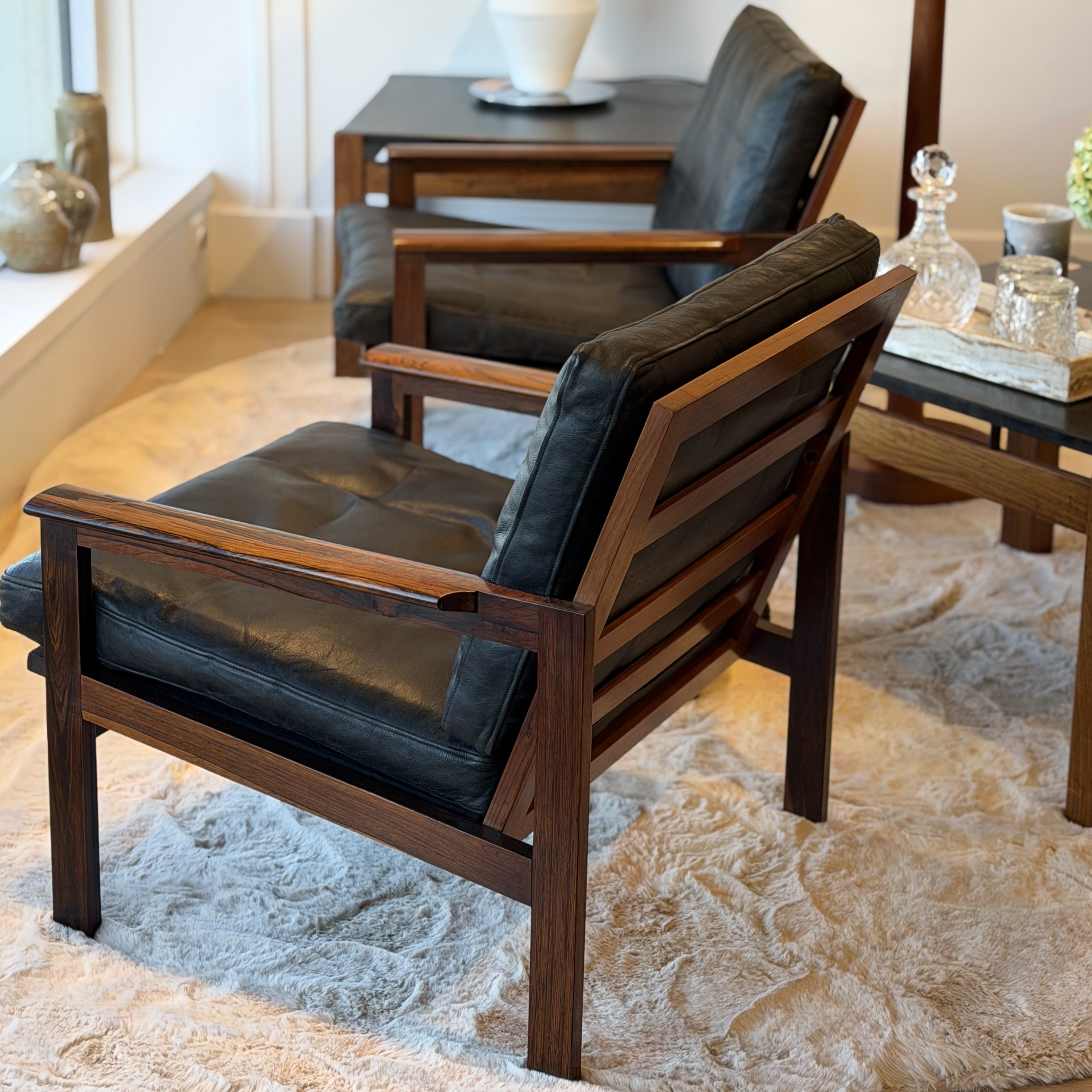 Paire de fauteuils palissandre - Pièce unique
