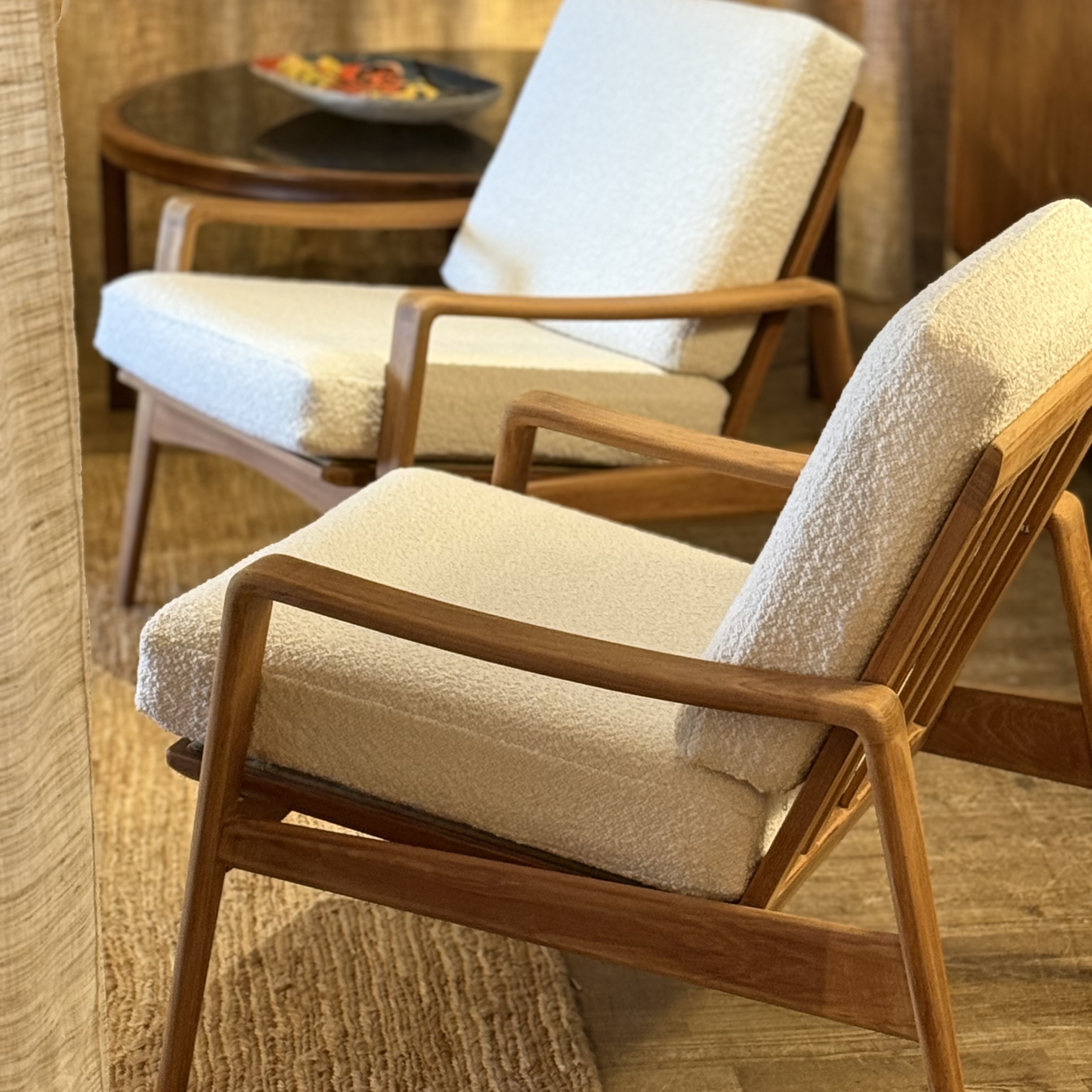 Paire de fauteuils beige - Pièce Unique