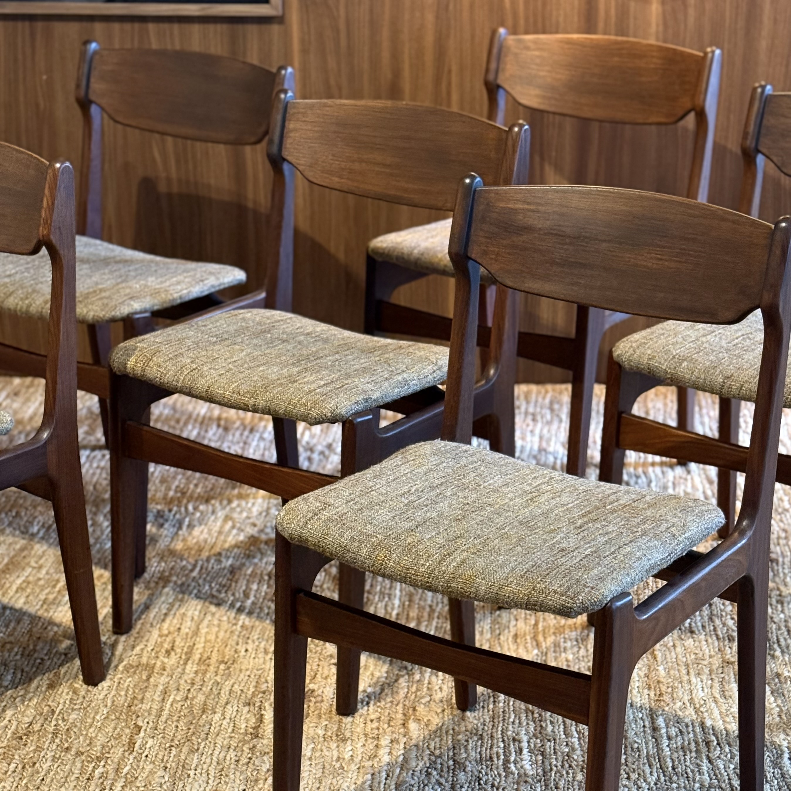 Lot de 6 chaises foncées - Pièce Unique