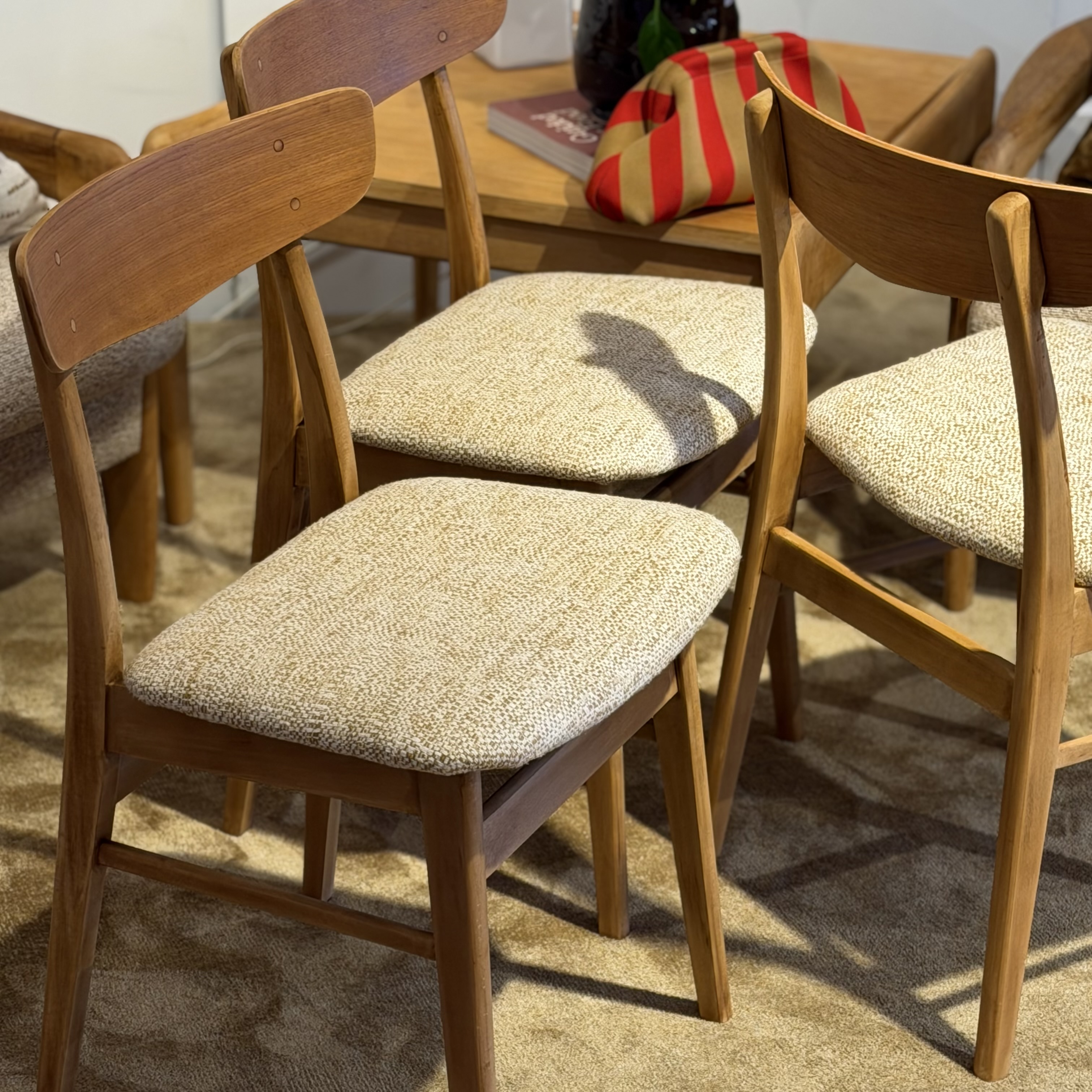 Lot de 8 chaises - Pièce Unique